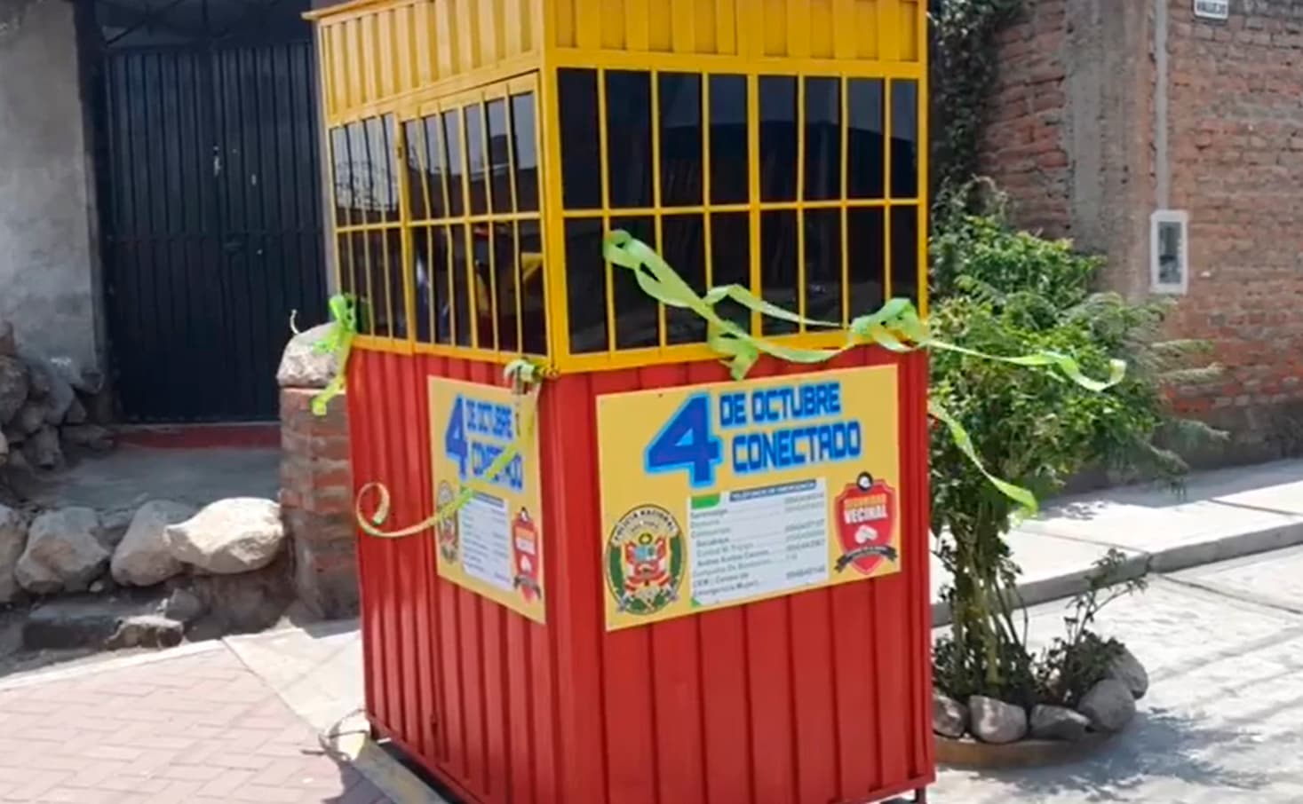 Vecinos instalan caseta de seguridad