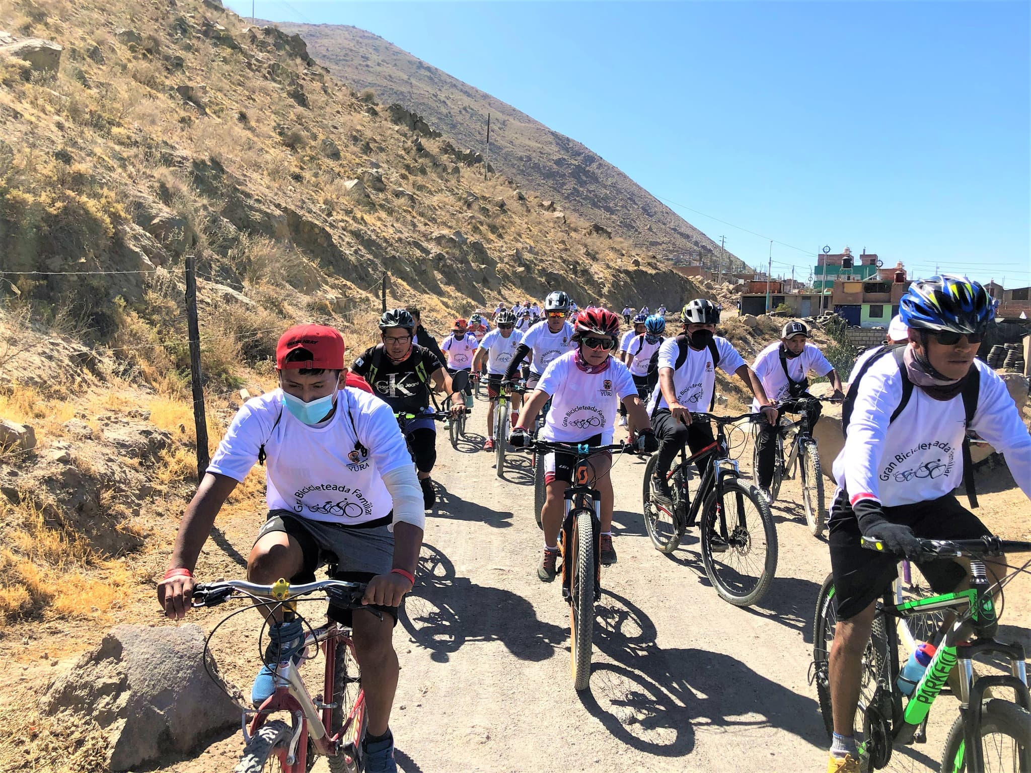 Más de 200 recorrieron las calles de Yura en bicicleta