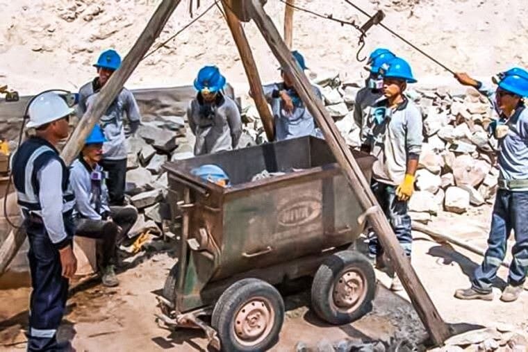 Se debe buscar formalizar a la construcción y minería artesanal