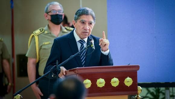Avelino Guillén presentó su renuncia al cargo de ministro del Interior