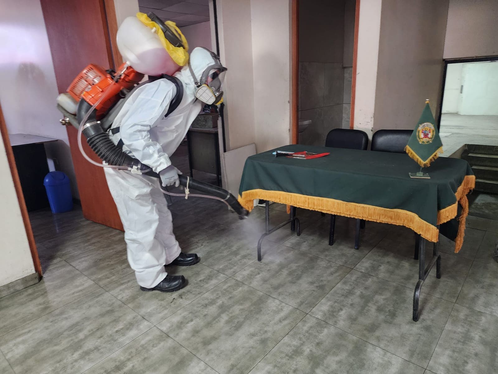 Fumigan puesto policial de la plataforma comercial del Avelino