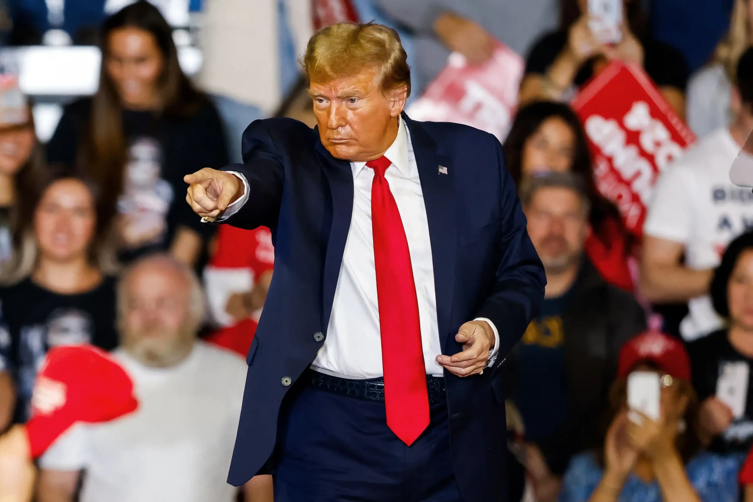 Trump usará a las FF.AA para expulsar a migrantes ilegales