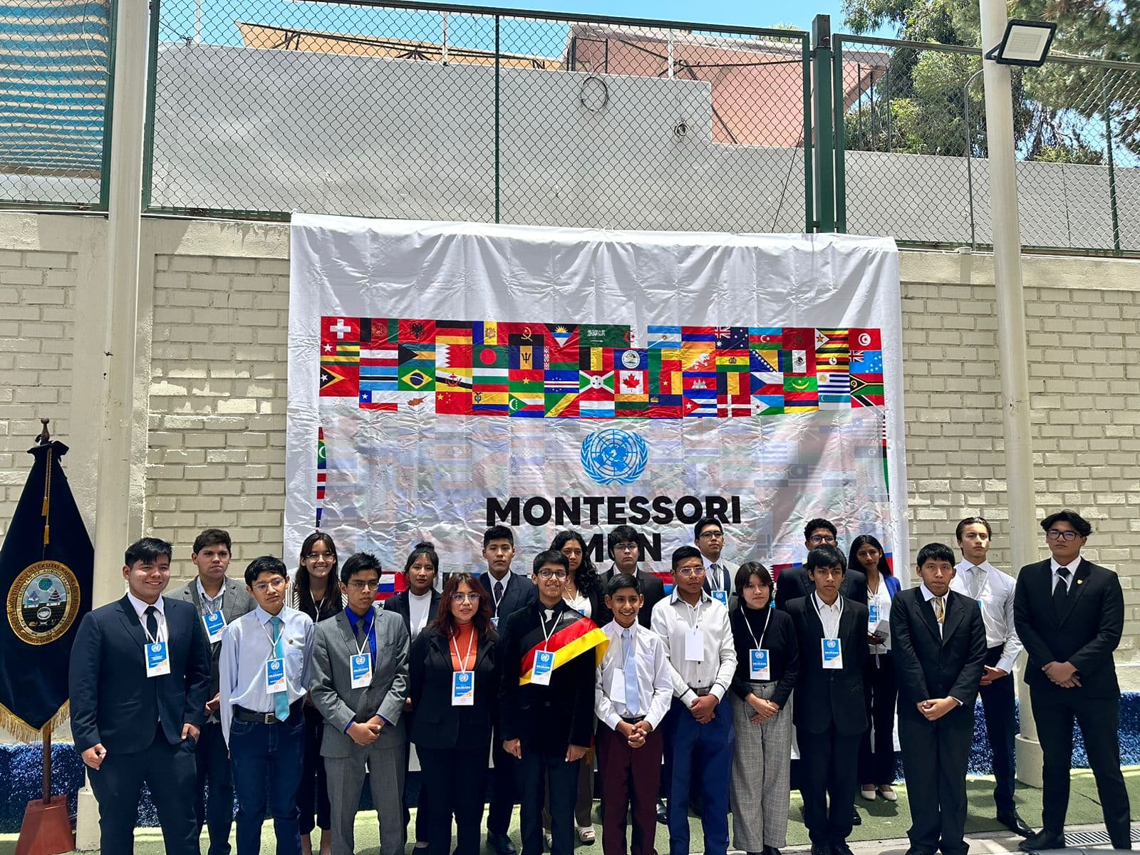 Debate unió a alumnos de Montessori School y colegio nacional