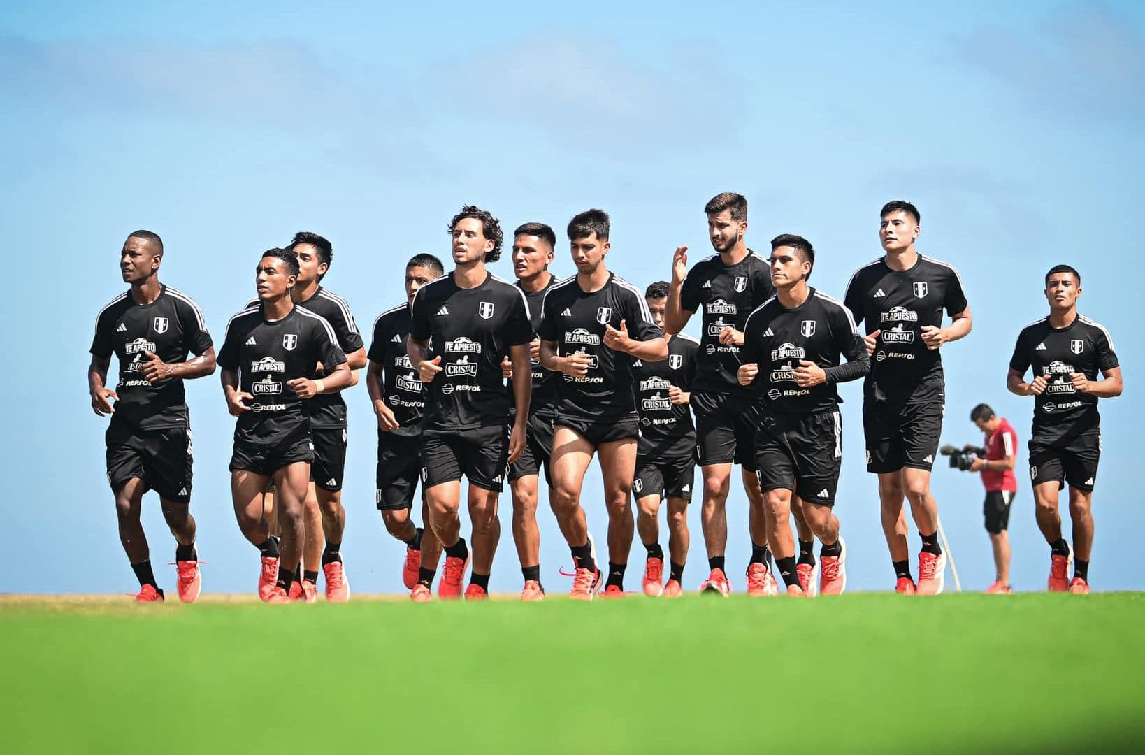 Selección peruana sub 23 entrena pensando en Argentina