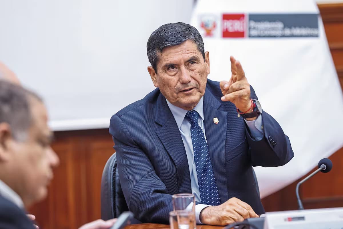 Premier Luis Arroyo pedirá el voto de confianza el 16 de abril