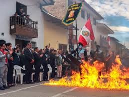 Minedu rechaza marcha de alumnos sobre fuego en Cajamarca