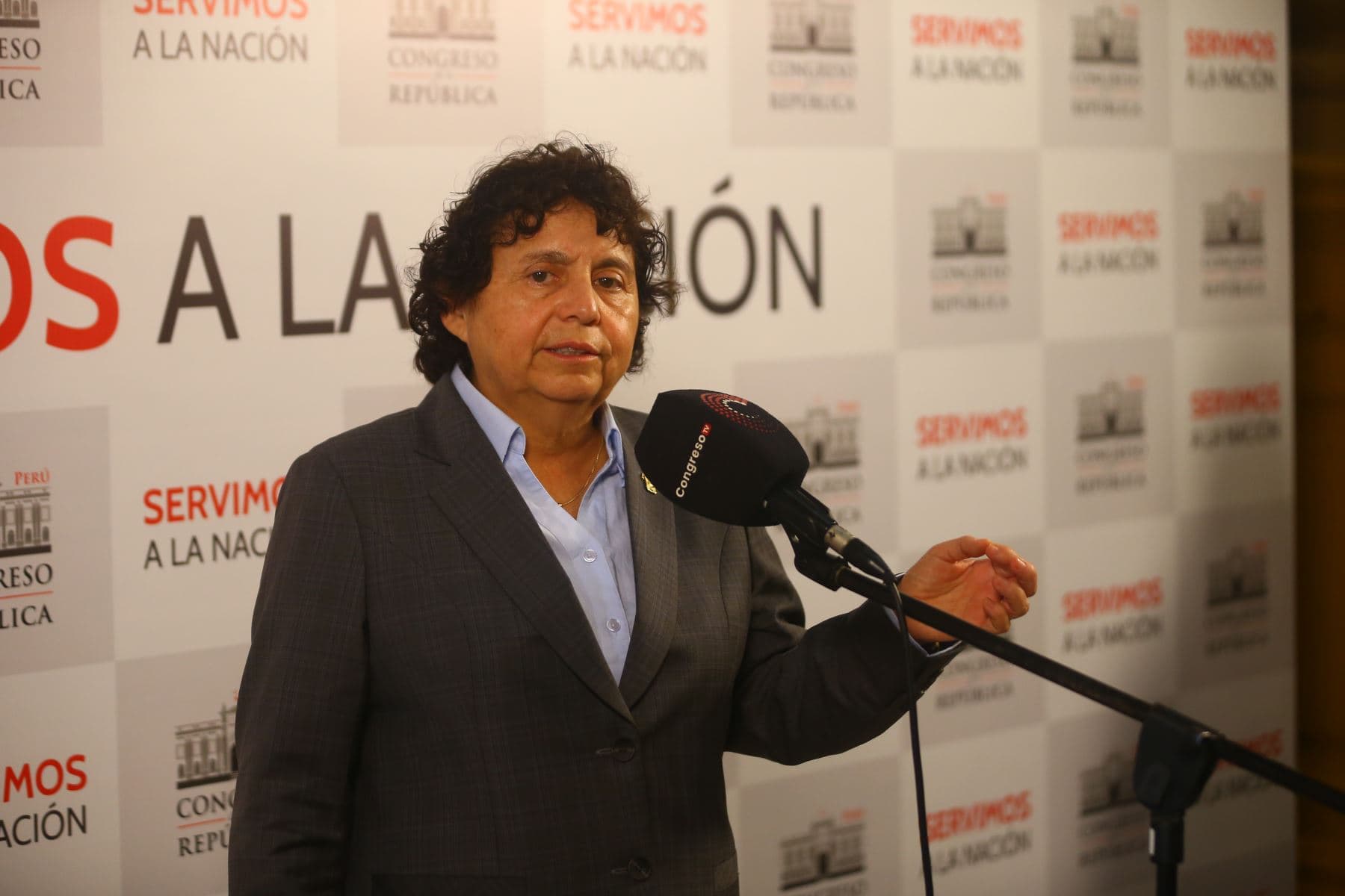 Investigan a Paredes por permitir a trans usar baños del Congreso
