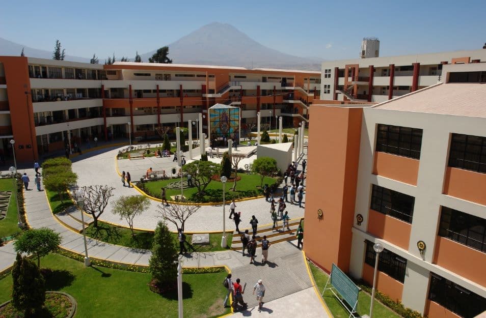 Mejores alumnos de colegios con ingreso libre a la UCSM