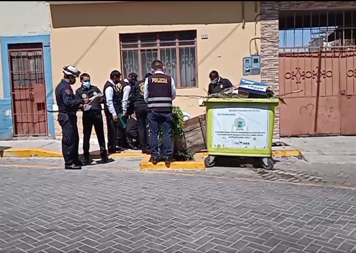 Hallan cadáver en canal de regadío en la calle Chullo