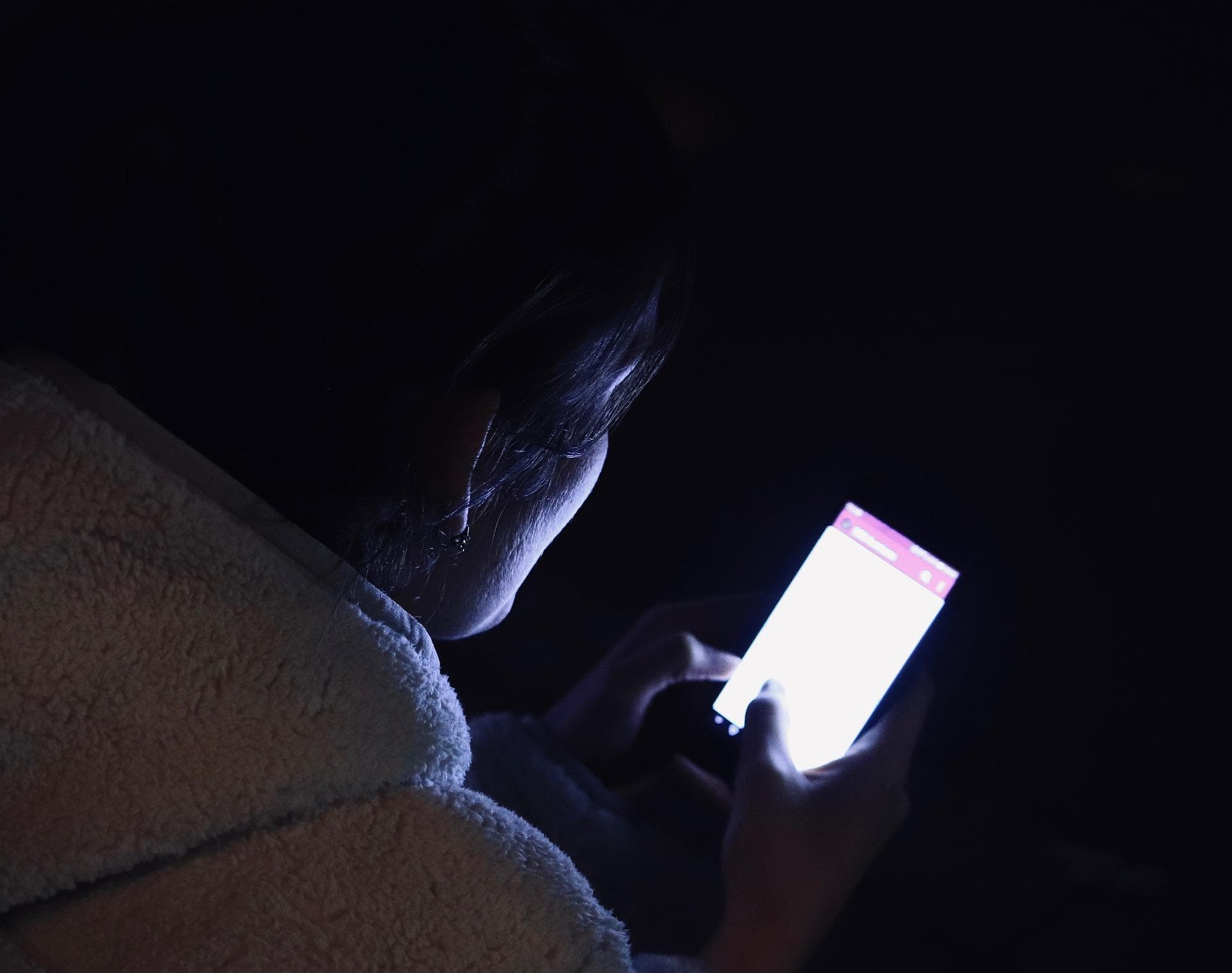 Uso desmedido de celular aumenta riesgo de padecer diabetes