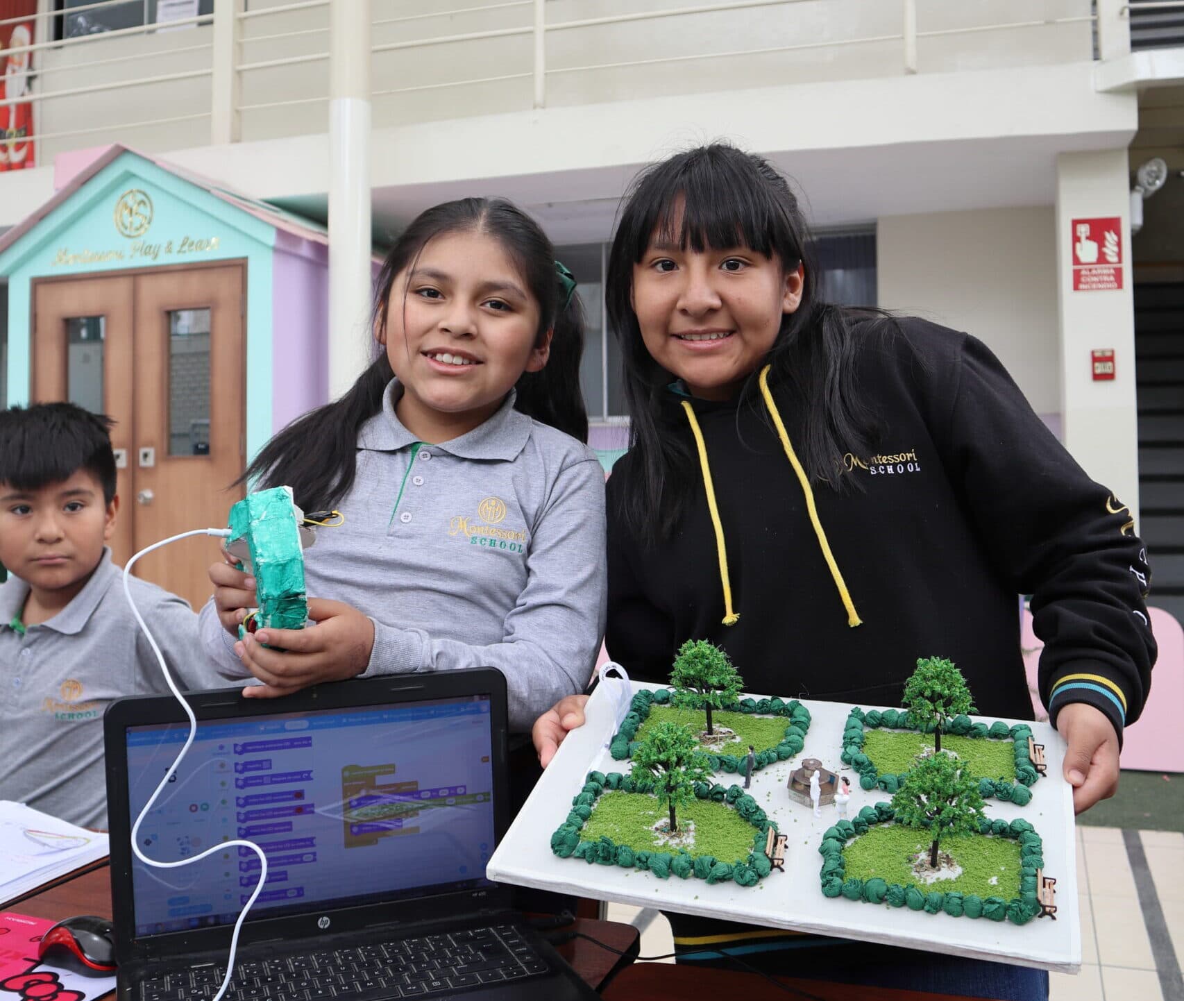 Montessori School realizó con éxito su Feria de Robótica 2025