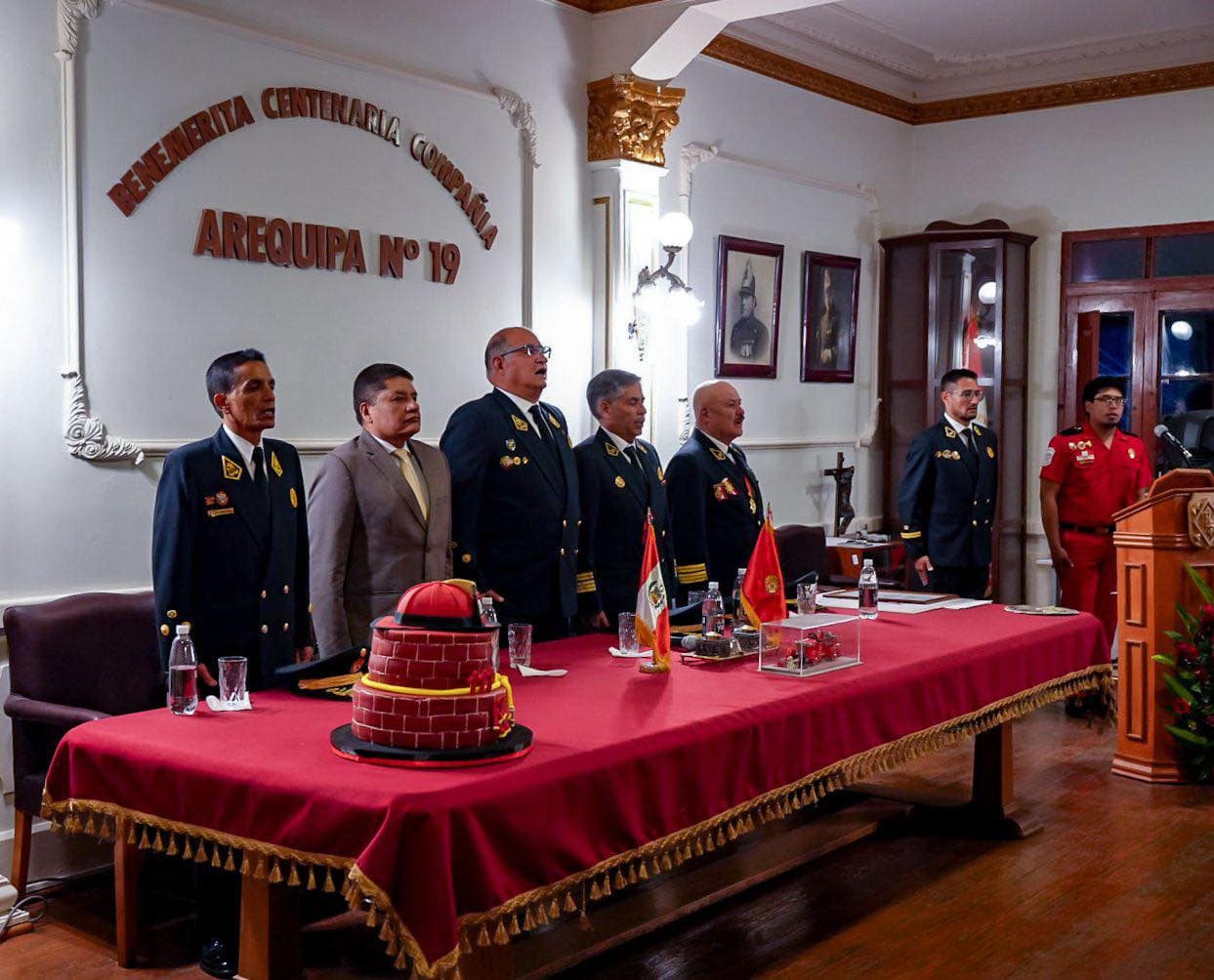 Bomberos recibieron las utilidades generadas en Fiestas de Arequipa