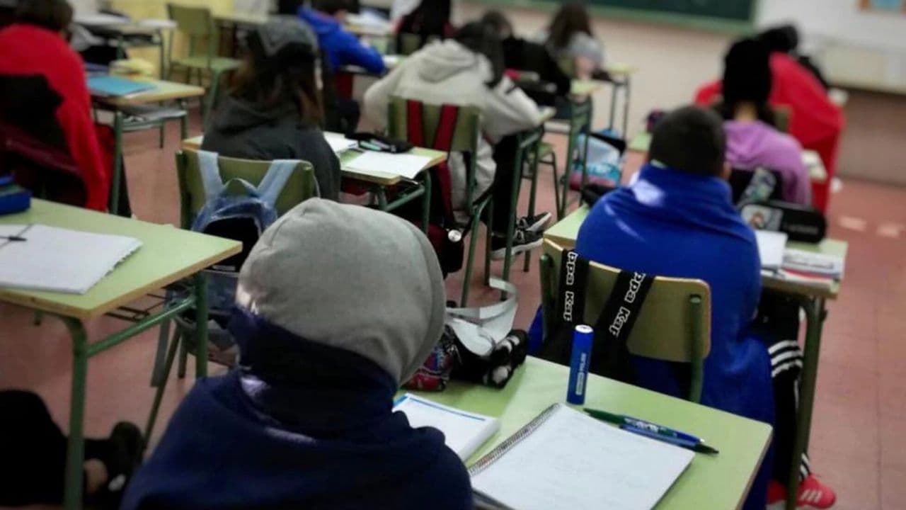 Evalúan retrasar el ingreso escolar ante descenso de temperaturas