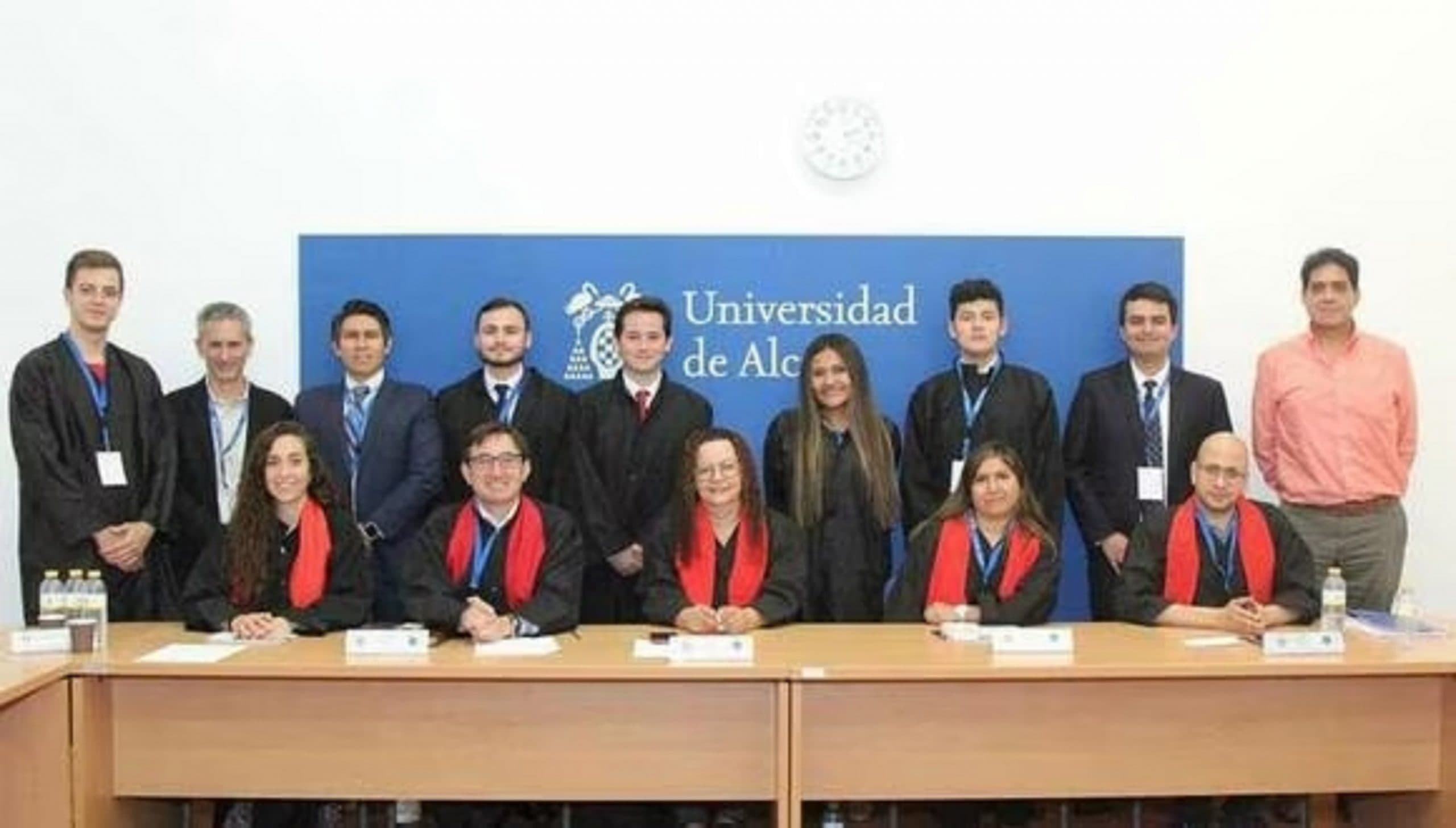 Estudiantes arequipeños ganan beca para España