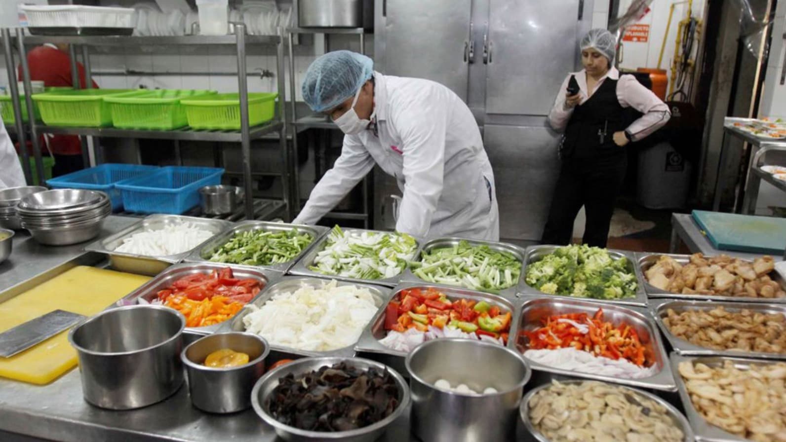 Autorizan encuestas mensuales de Comercio, Restaurantes y Servicios 2026