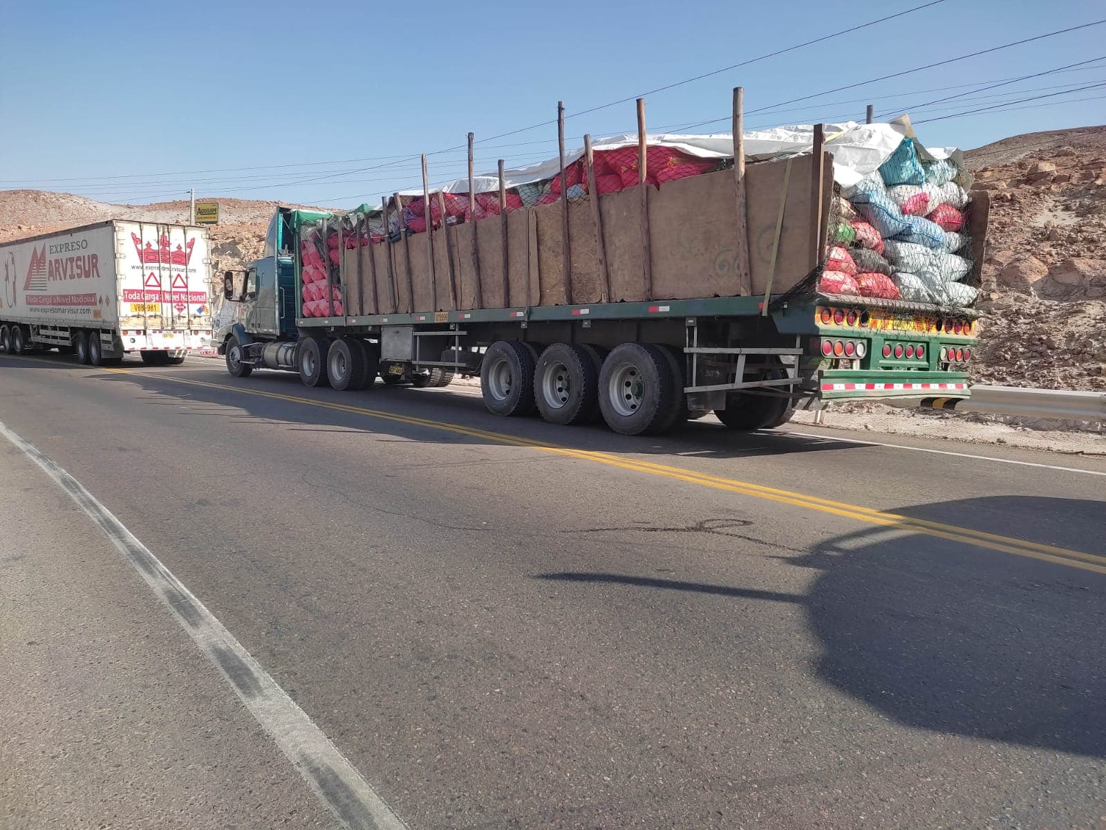 Transportistas aseguran más adhesiones en el día 2 del paro