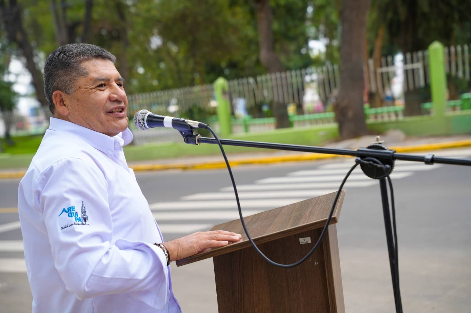 Alcalde afirma que pasaje bajará si combustible reduce su precio