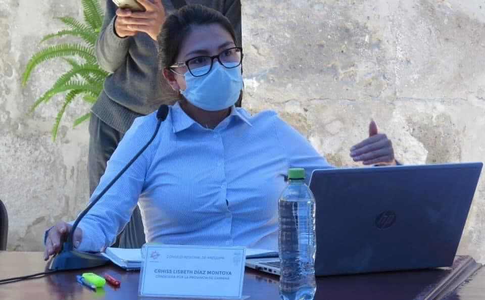 Funcionarios pretenden cobrar por servicios no brindados
