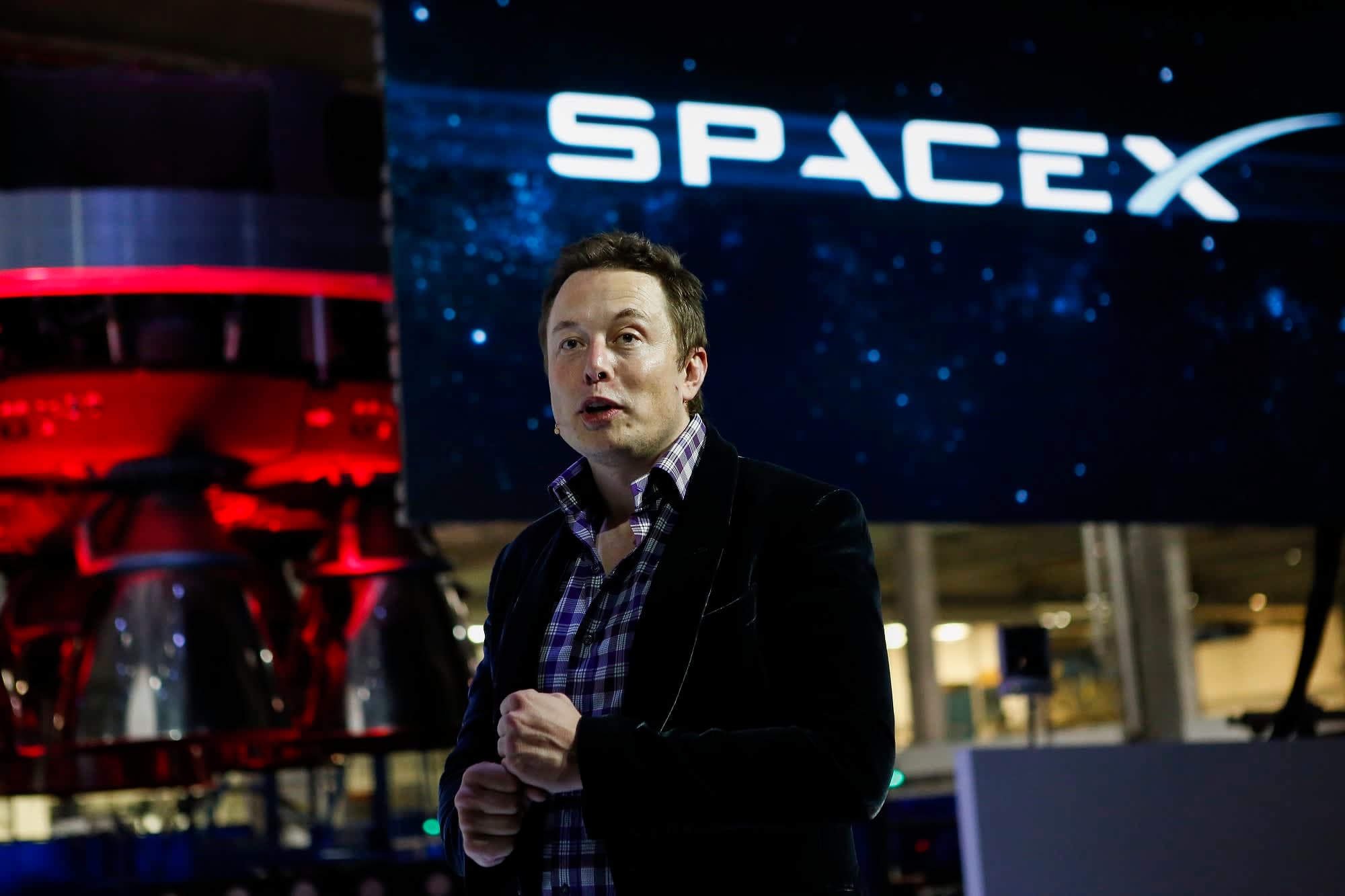 Exempleados demandan a Elon Musk por acoso