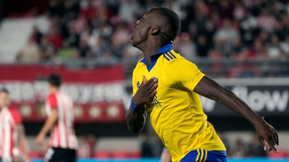 Luis Advíncula festejó su primer gol en Boca Juniors