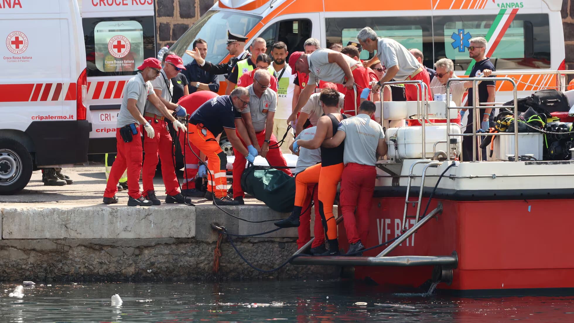 Multimillonario desaparece en yate hundido en Italia
