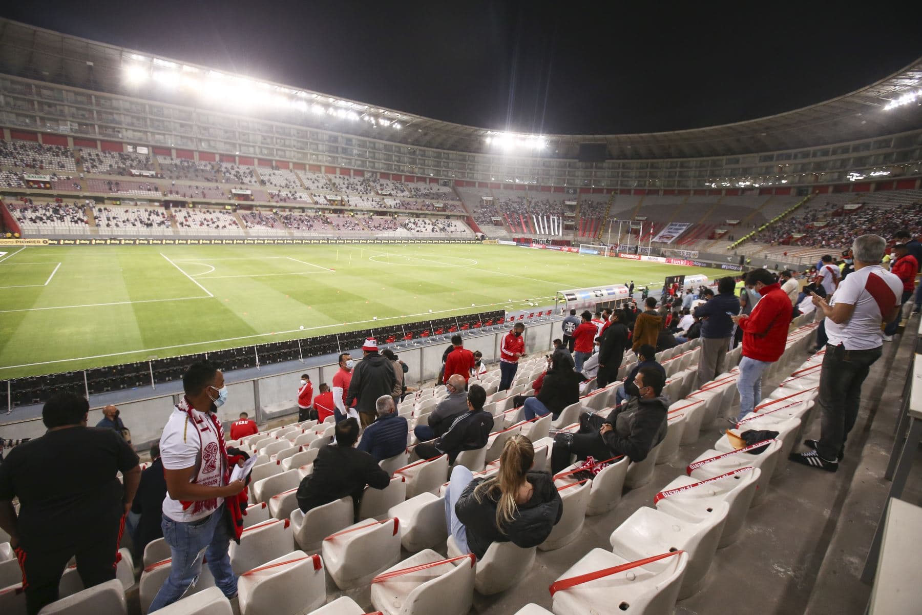 Minsa propone incrementar el aforo en estadios al 70 %