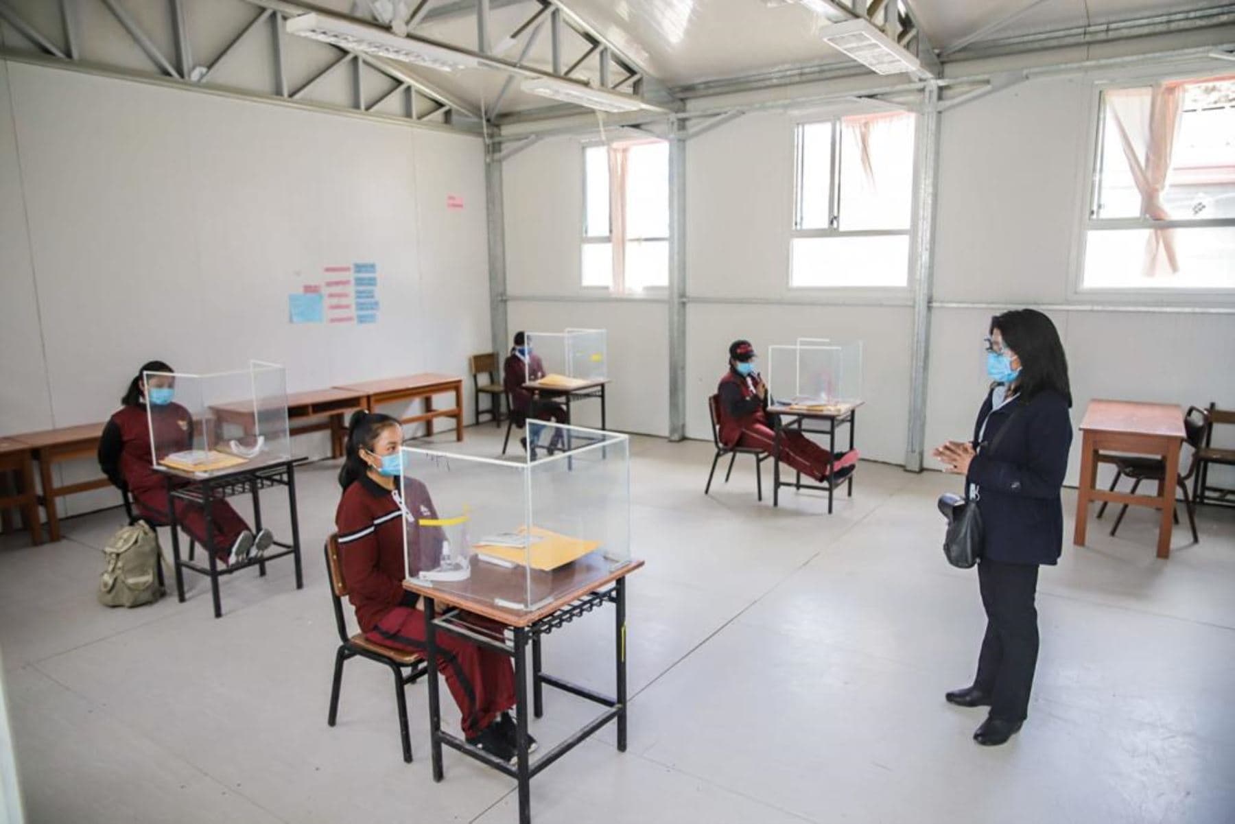 Anuncian retorno a las clases presenciales