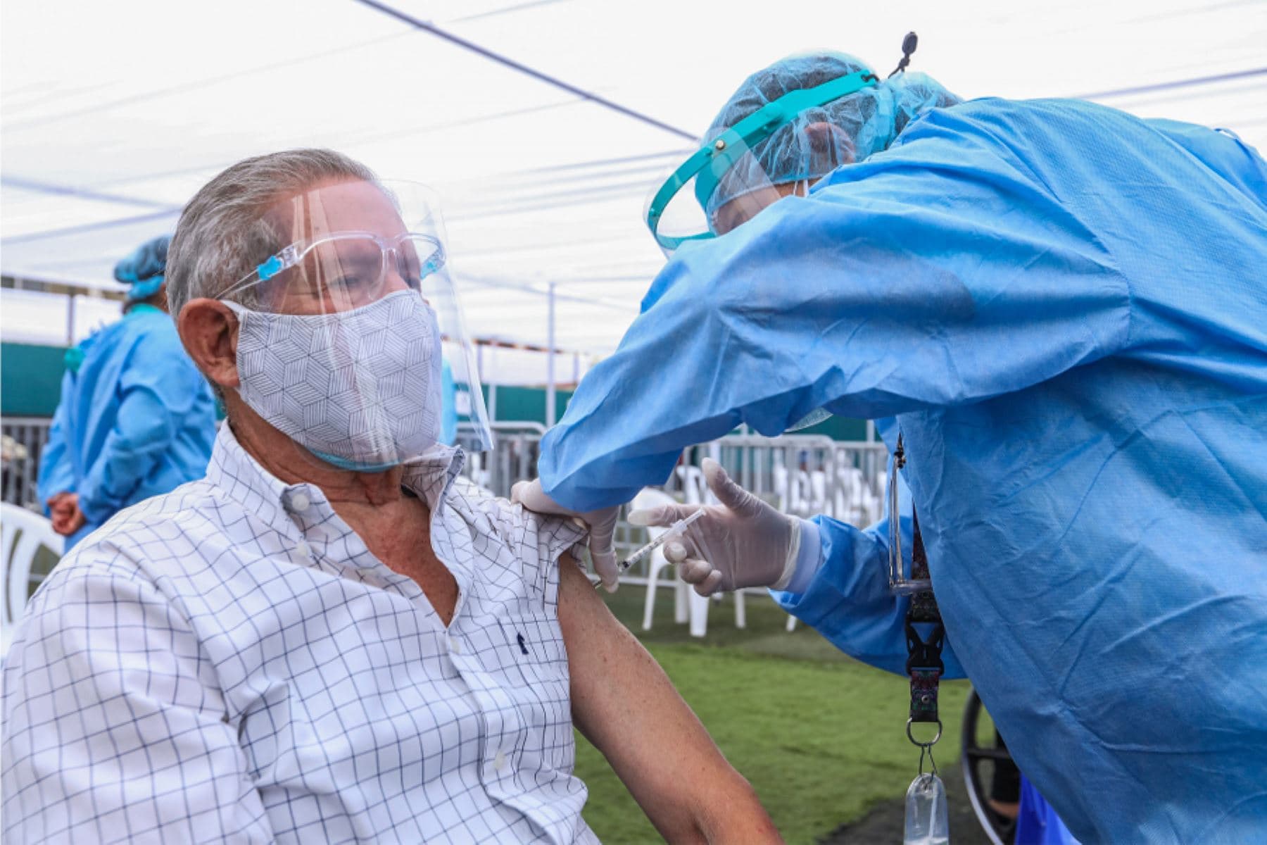 Perú: 3 % de la población recibió las dos dosis contra la COVID-19