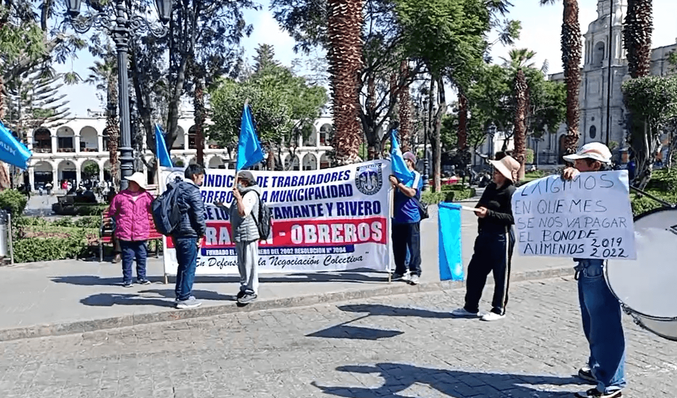 Obreros de Bustamante piden pago de bono de productividad