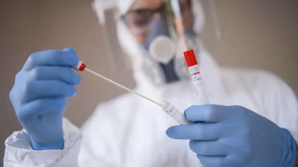 Francia identifica nueva variante denominada IHU