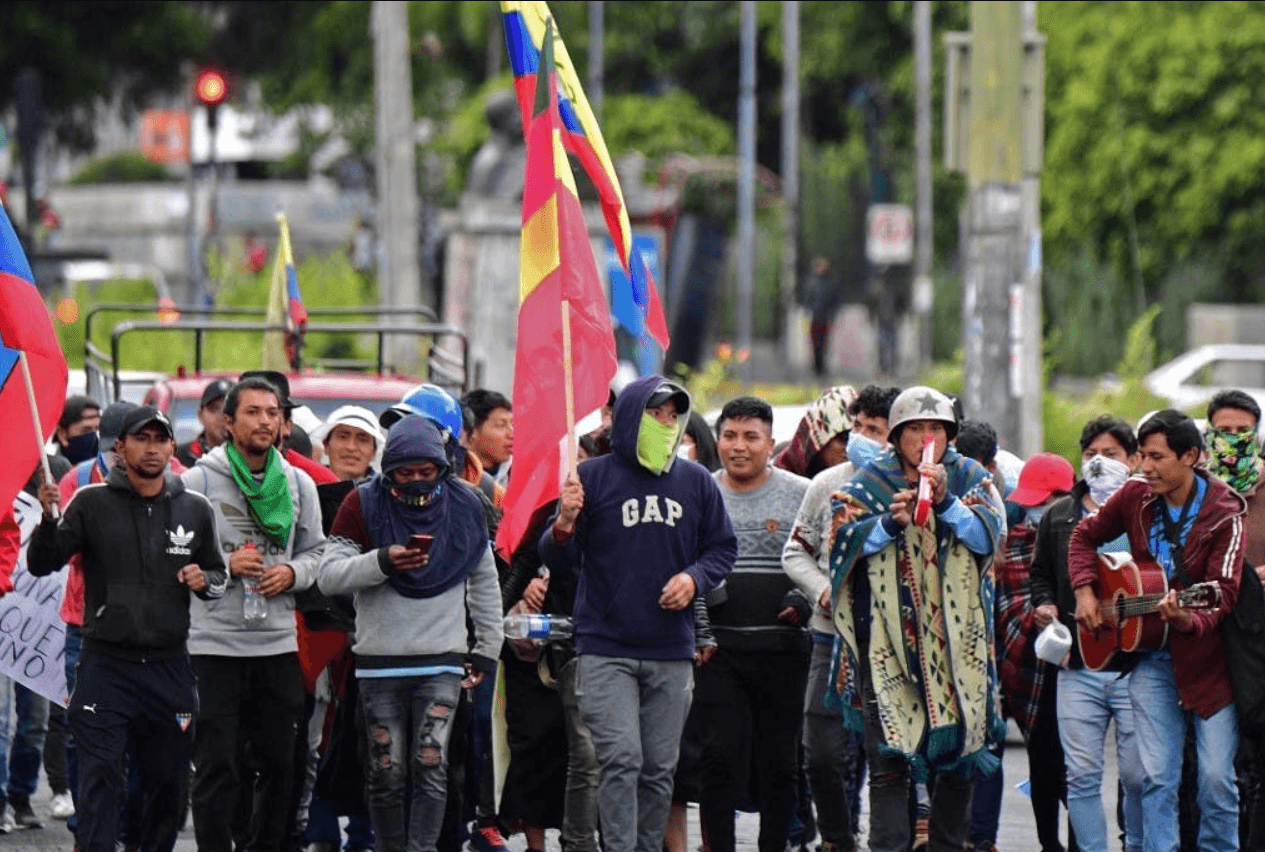 Ecuador reducirá precios de combustibles tras protestas