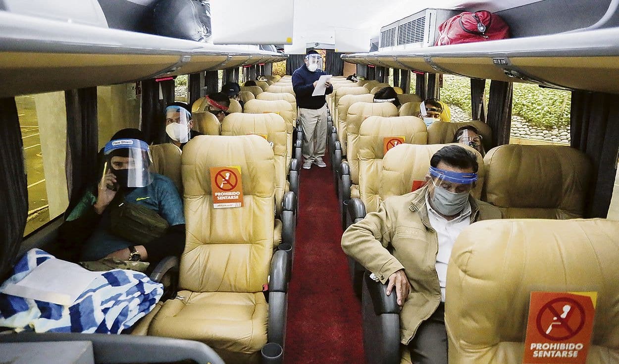 Mayores de 45 años deberán tener ambas dosis para viajar