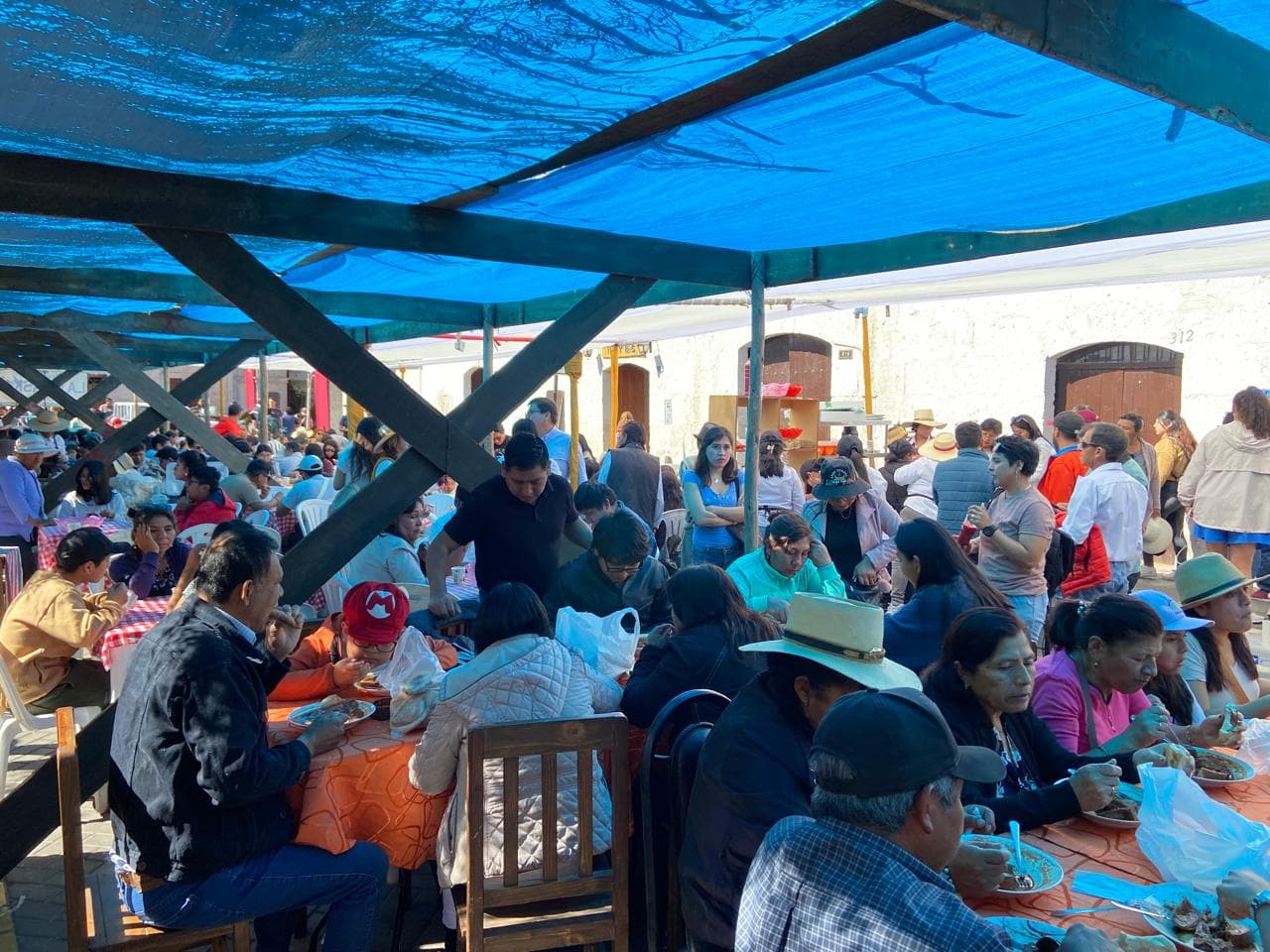 Más de 10 mil porciones dieron en Festival del Adobo Caymeño