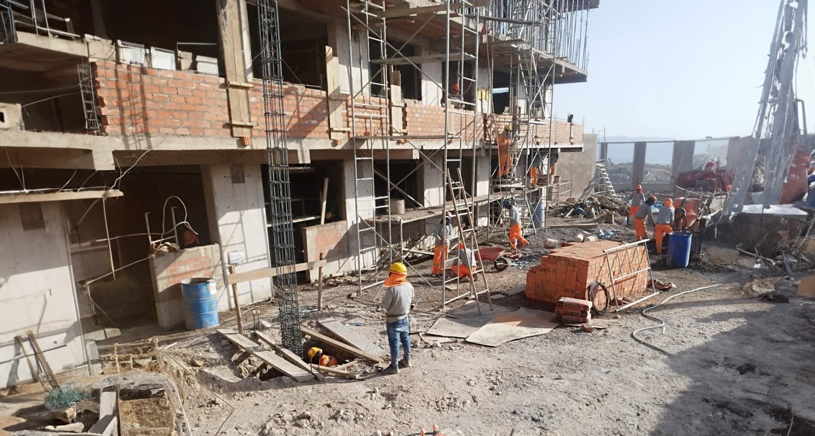 Reconstrucción de colegio en ASA con 49% de avance físico