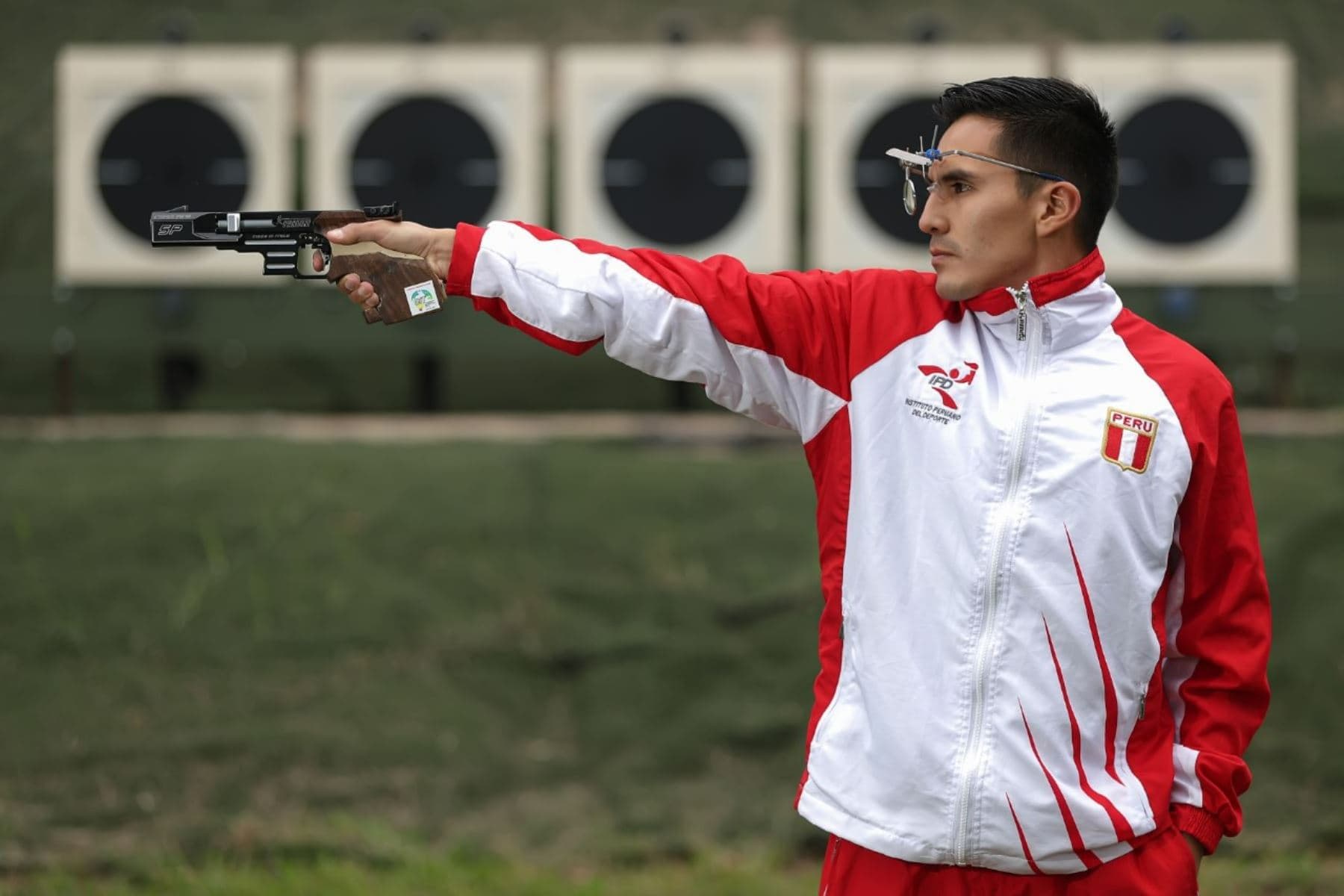 Arequipeño ganó medalla de oro en tiro deportivo