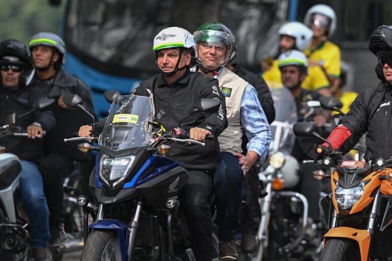 Brasil: Bolsonaro lidera multitudinaria caravana a puertas de una tercera ola de COVID-19