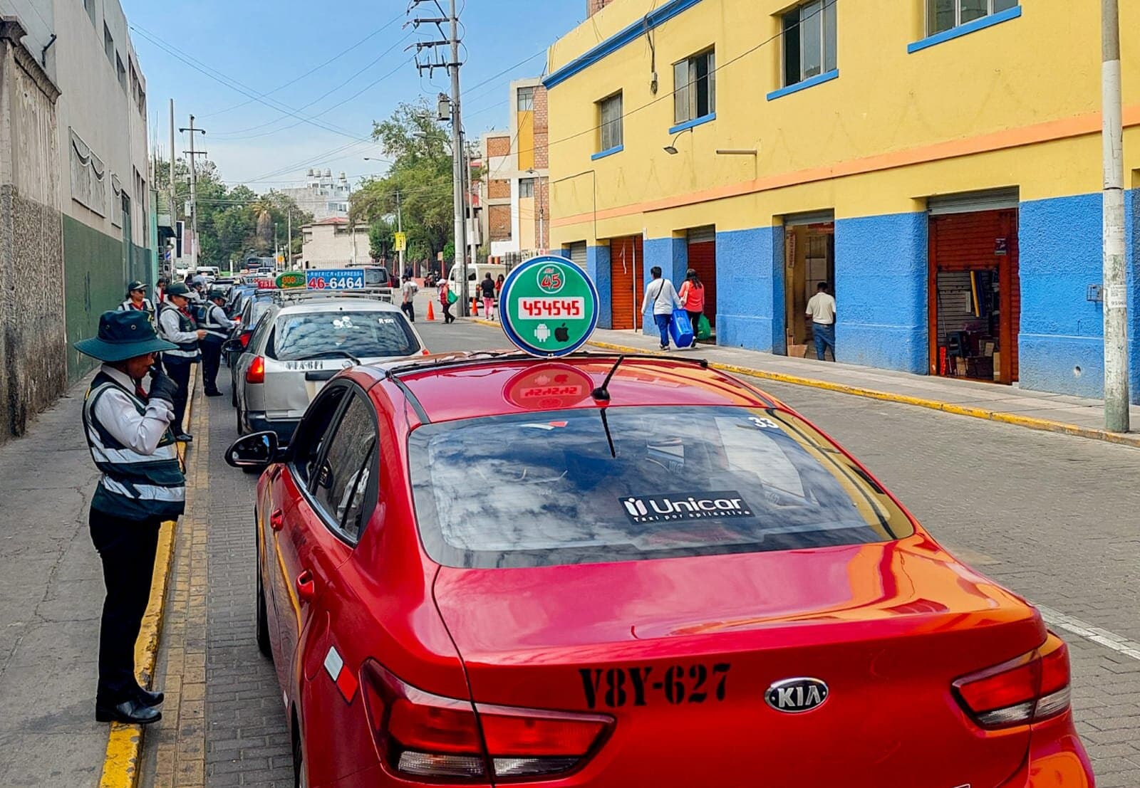 Reinició el plaqueo en el Centro Histórico para los taxis y autos