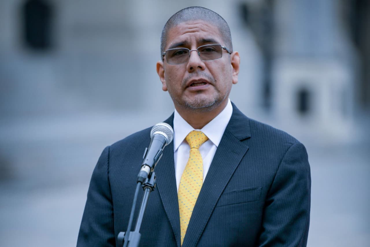 Ejecutivo oficializó la renuncia de Dimitri Senmach