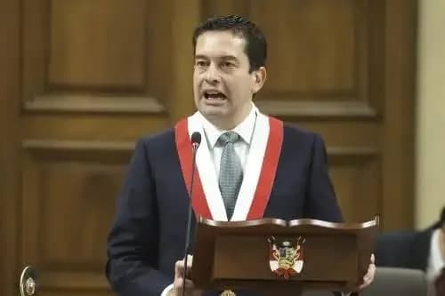 Miguel Torres admite error en Ley 32743 y ordena corrección