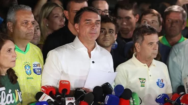 Flávio Bolsonaro dice que pedirá anulación de las elecciones en Brasil