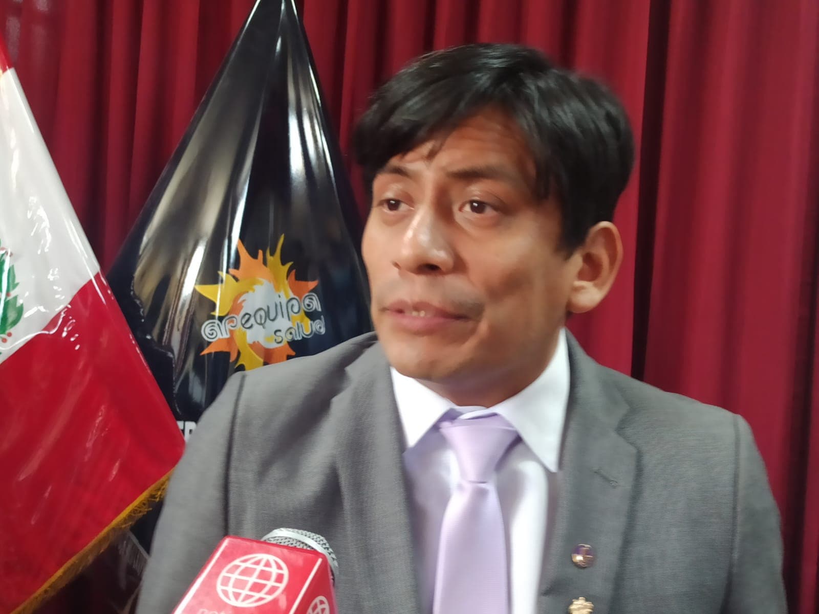 Anunciado viaje del gerente de Salud a China desata polémica