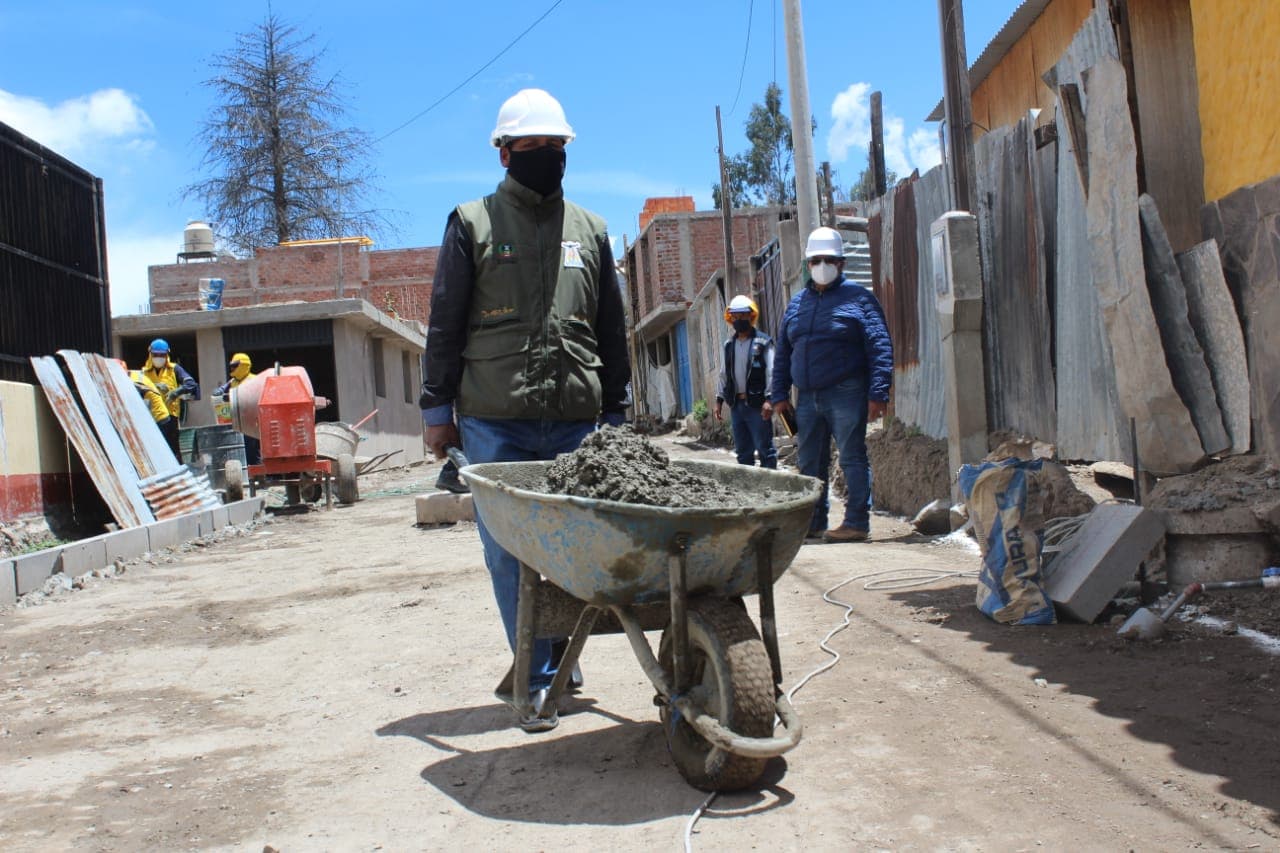 Caylloma: Construyen calles para evitar inundaciones por lluvia