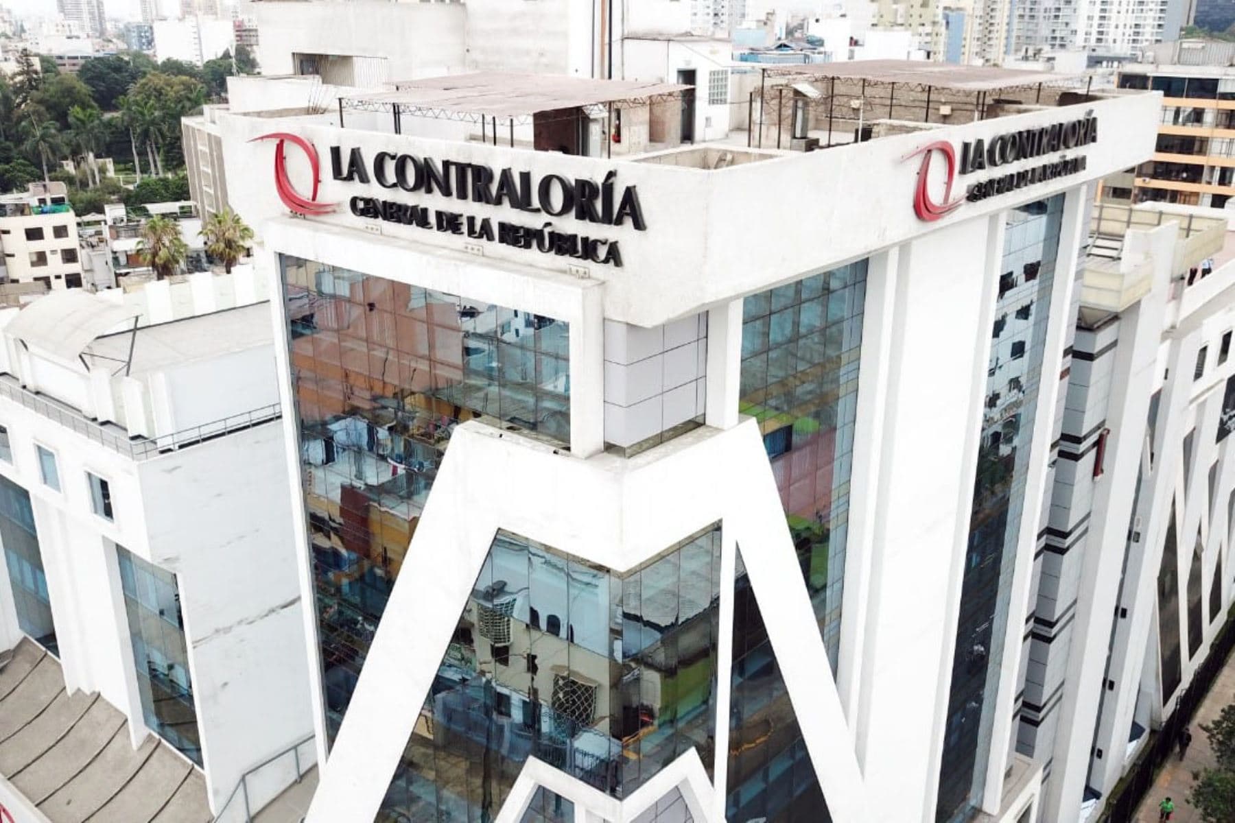 Contraloría recopila datos sobre contrataciones en el Legislativo