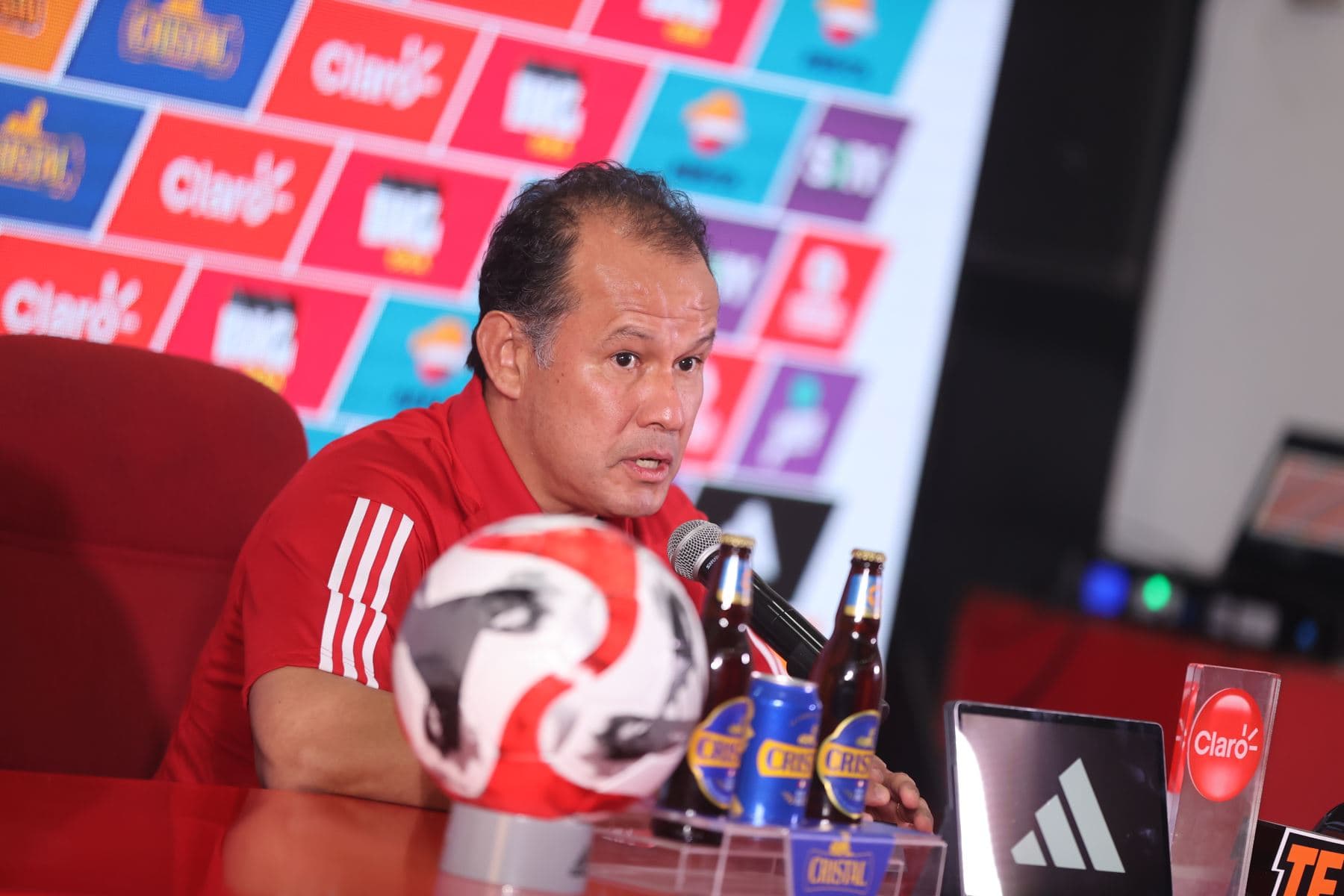 Reynoso sorprende con lista de convocados de Perú