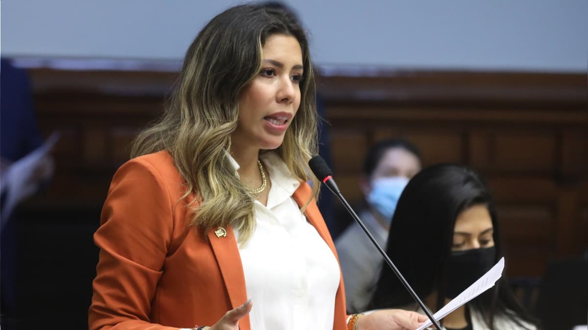 Congresista Rosselli Amuruz es denunciada ante Ética por amenazar