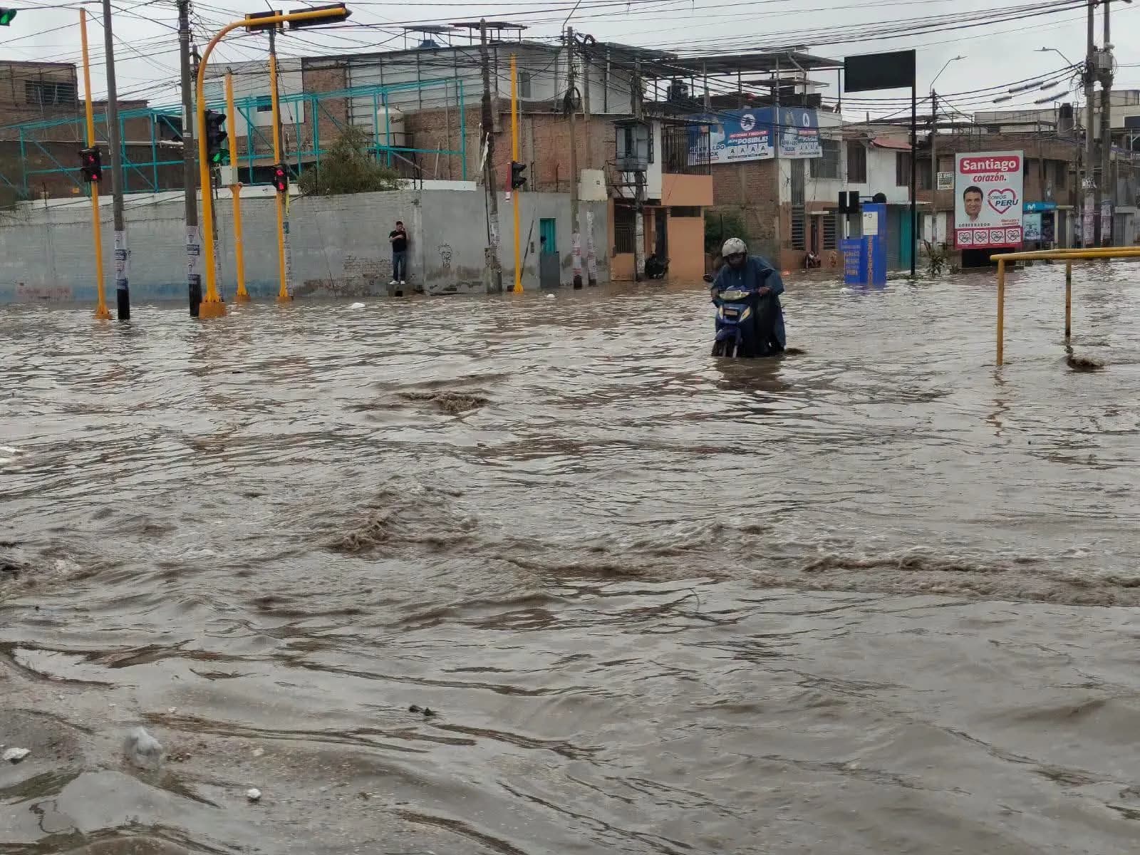 Lluvias por El Niño provocan inundaciones en Piura