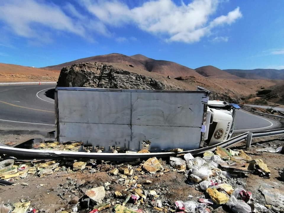 Camión cargado de drogas se despista en la Panamericana Sur