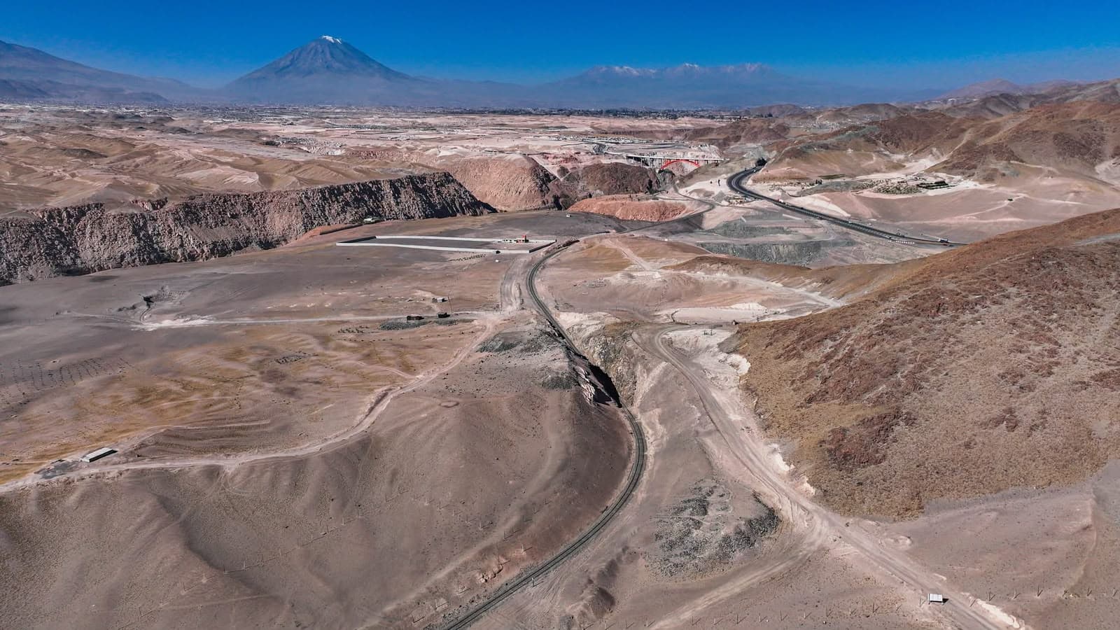 Obra de vía Arequipa-La Joya avanzó sin supervisión de Provías