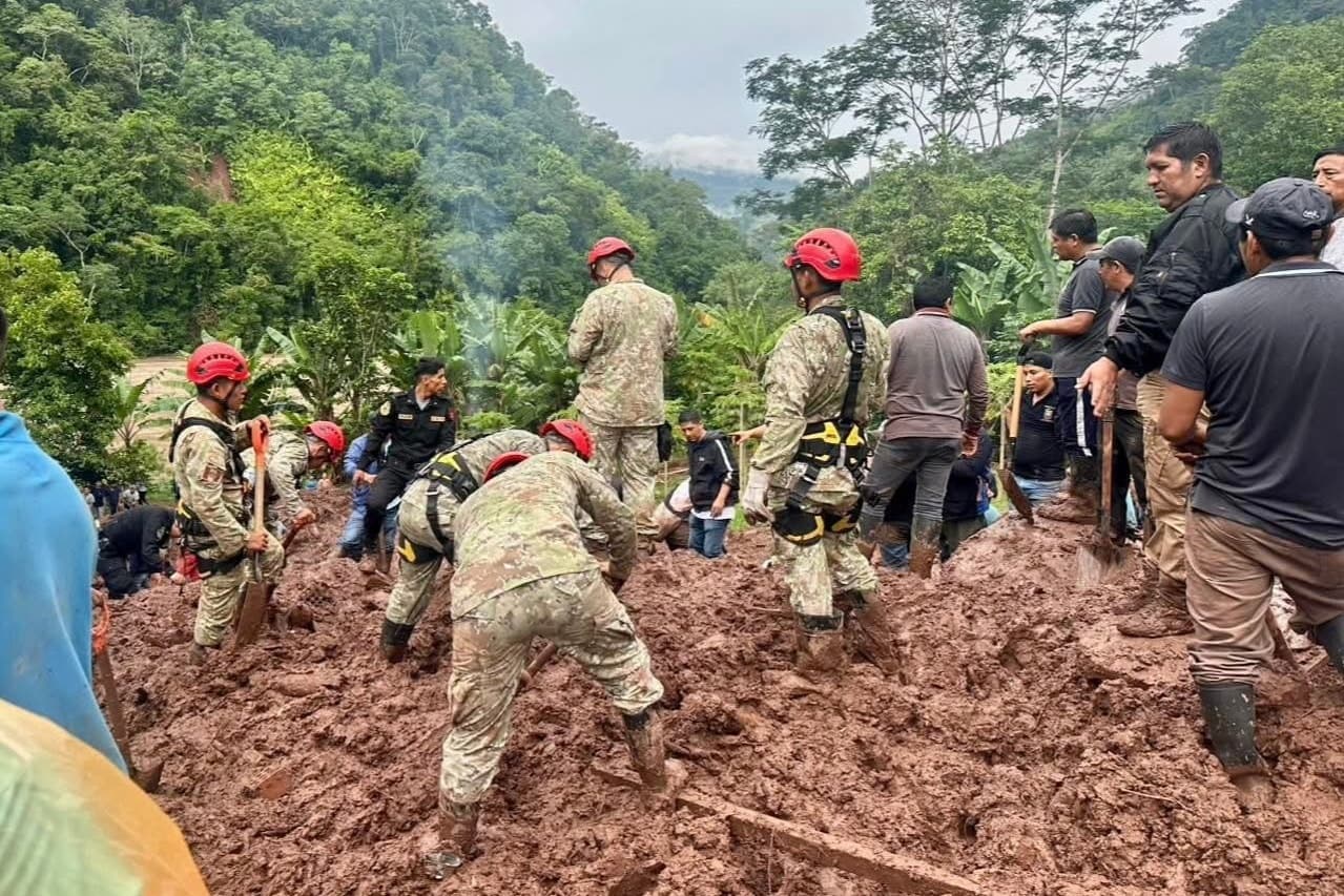 Familia entera muere sepultada por huaico en Chanchamayo