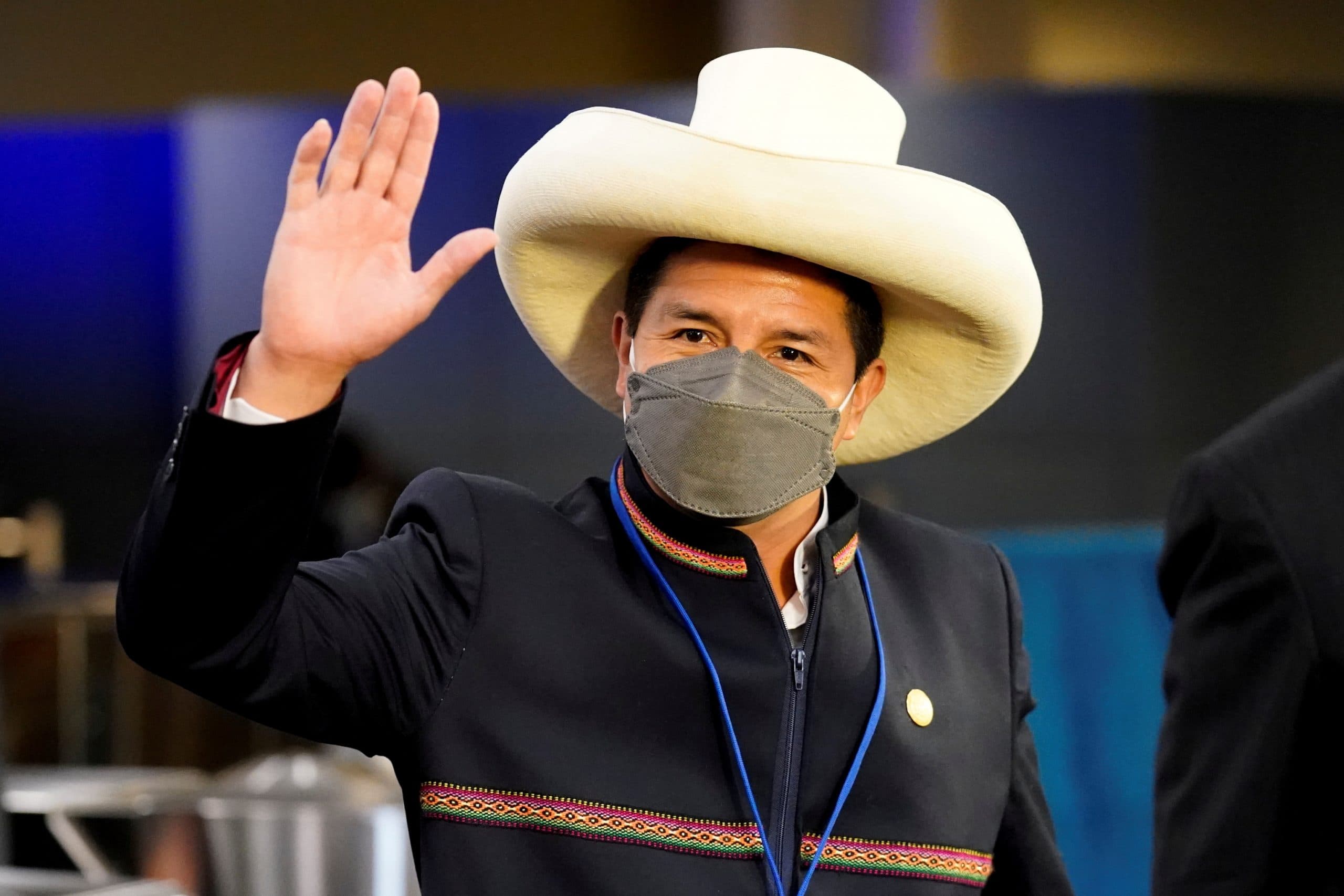 Castillo afirma que mafias buscan dinero de contratos